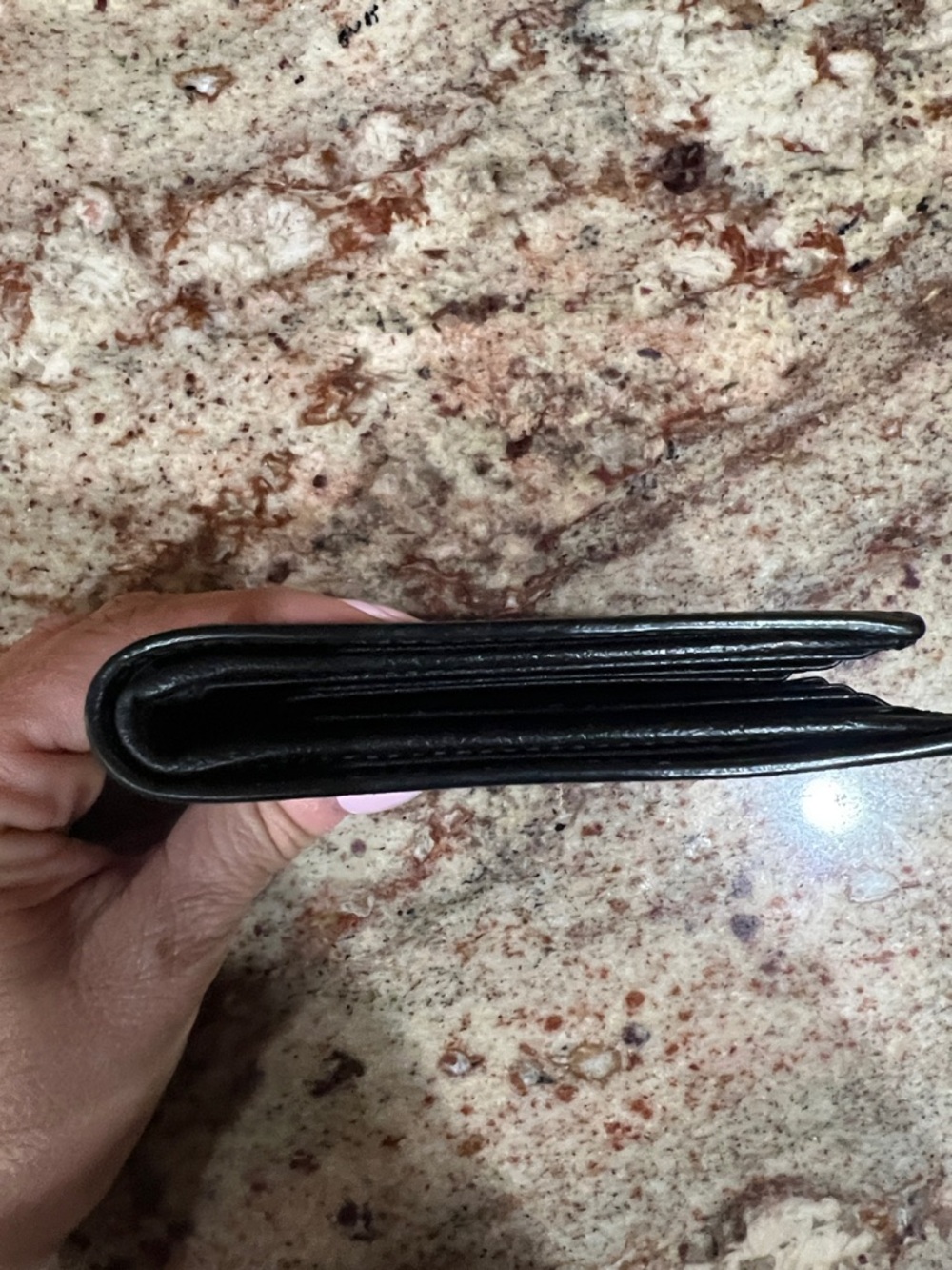 Gucci Black Leather Wallet with Signature Green-Red Accent - Picture 6 of 7